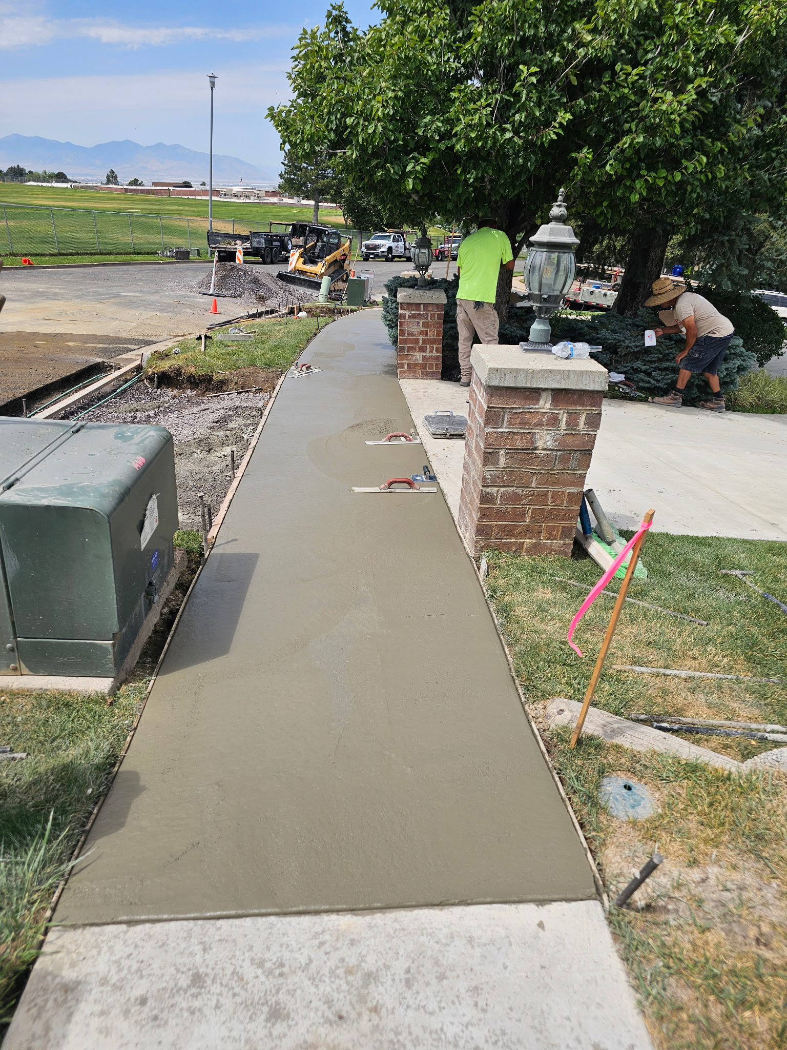 Rebar grid over gravel base for a concrete slab in Utah